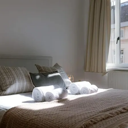 Huswell - Lapon - Spacious & Stylish Vacation Retreat Vakantiehuis *