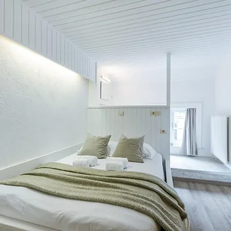 Huswell - Lapon - Spacious & Stylish Vacation Retreat